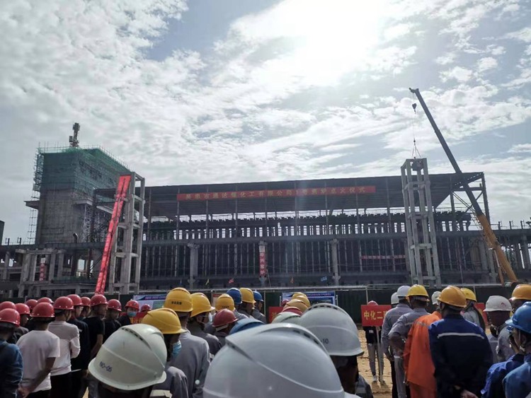 承建吳忠市通達(dá)煤化工有限公司一期2*55孔5550D型焦化項(xiàng)目1#焦?fàn)t順利裝煤投產(chǎn)